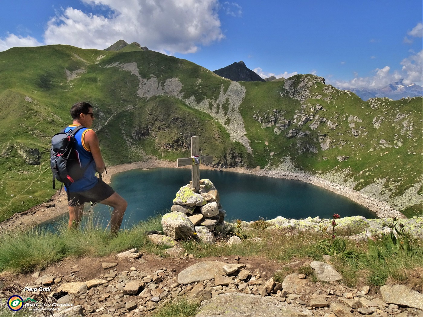 01 Bella vista sul Lago Moro e verso il Passo di Valcervia.JPG